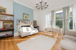 Modern 1 Bed Apartment w Free Parking & Backyard